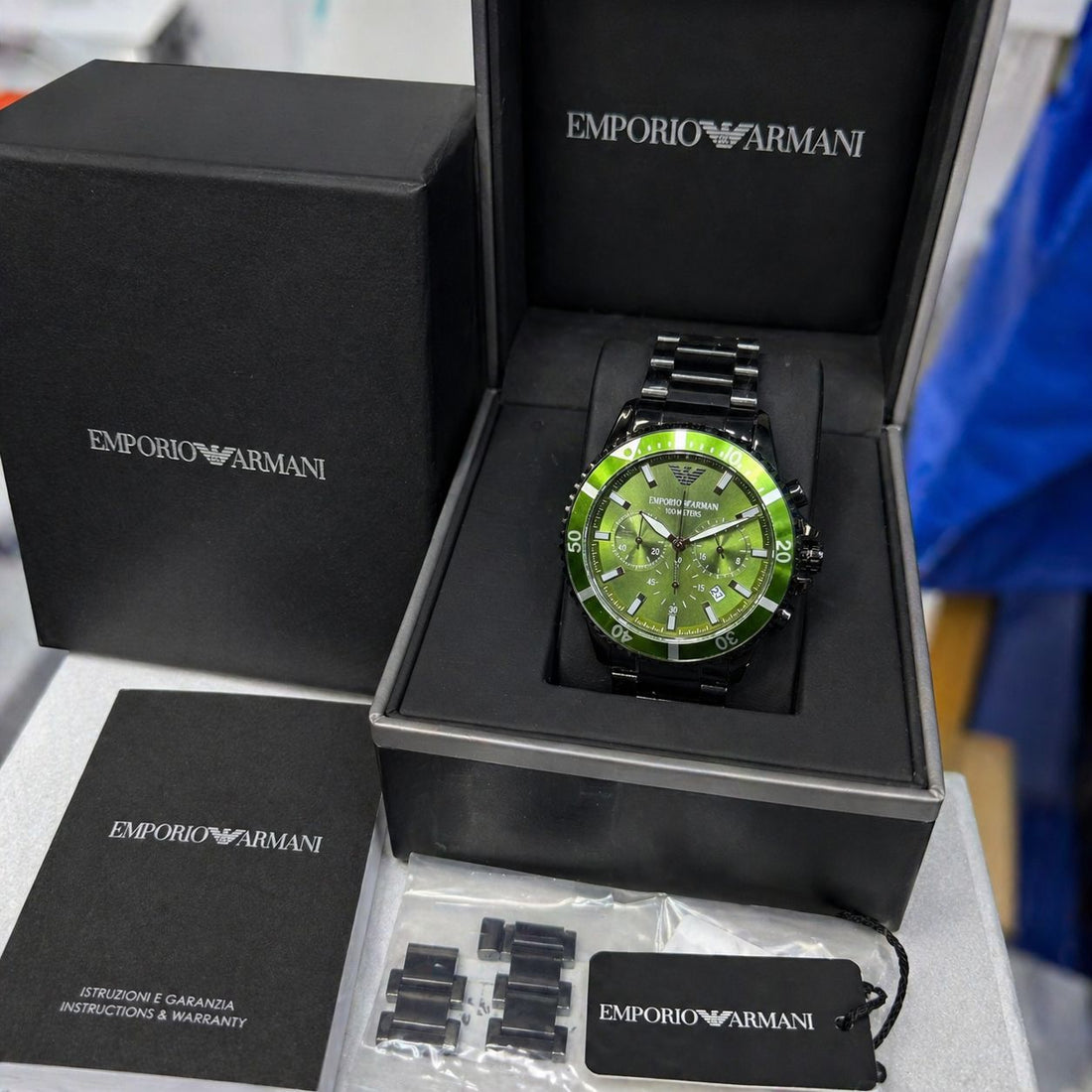Em_orio Ar_ani Ceramica Look watch is a classic yet stylish design in all over full Stainless Steel Chain_J22