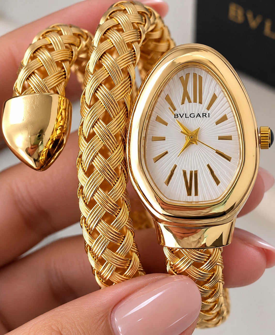 statement watch that combines jewellery-inspired styling_SL13