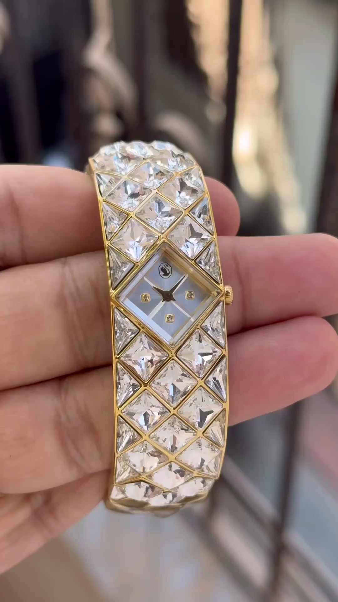 Load video: @SWAROVSKI CURIOSA CRYSTAL BANGLE – GLAMOUR EDITION_s_L1